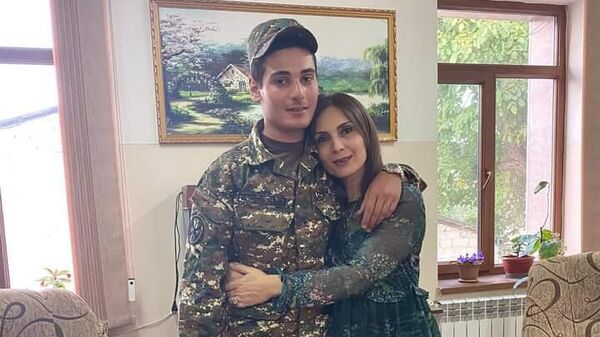 Айк Меликян с мамой Наирой - Sputnik Армения