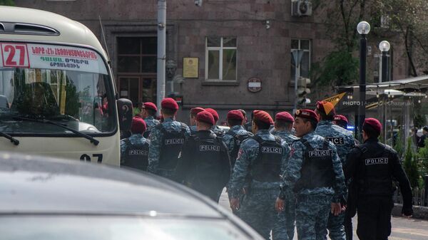 Полиция на улице Сарьяна (3 мая 2022). Еревaн - Sputnik Армения