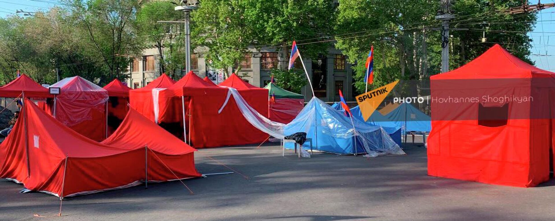 Палатки оппозиции на площади Франции на четвертый день акции неповиновения (4 мая 2022). Еревaн - Sputnik Армения, 1920, 05.05.2022