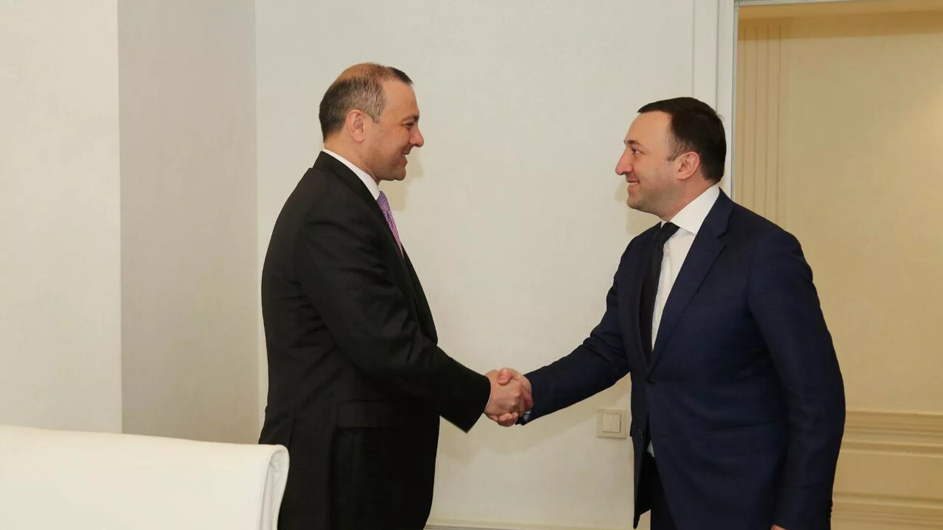 Секретарь Совбеза РА Армен Григорян на встрече с премьер-министром Грузии Ираклием Гарибашвили (4 мая 2022 года). Тбилиси Секретарь Совбеза РА Армен Григорян на встрече с премьер-министром Грузии Ираклием Гарибашвили (4 мая 2022 года). Тбилиси - Sputnik Армения, 1920, 04.05.2022