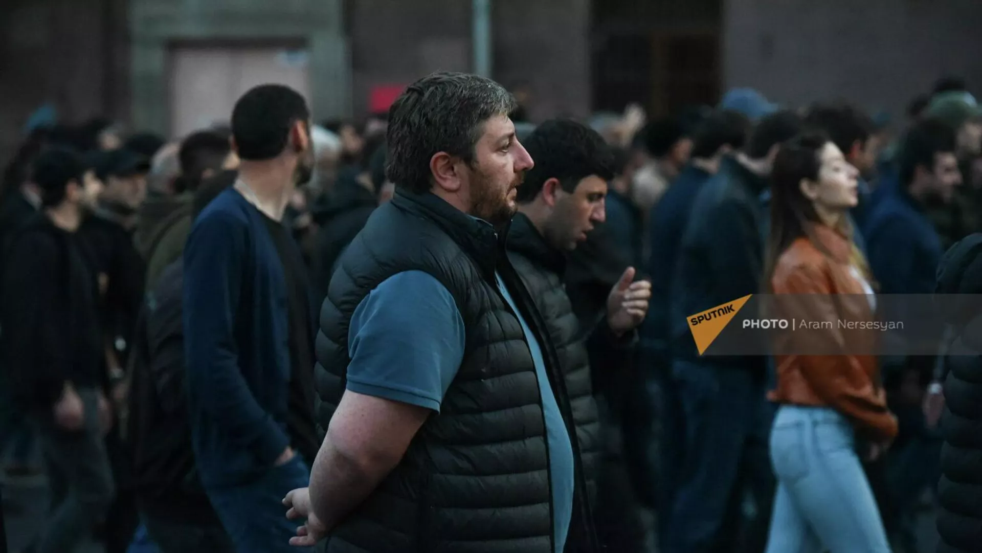 Игорь Хачатуров среди участников митинга оппозиции на улице Налбандяна на пятый день акции неповиновения (5 мая 2022). Еревaн - Sputnik Армения, 1920, 10.06.2022