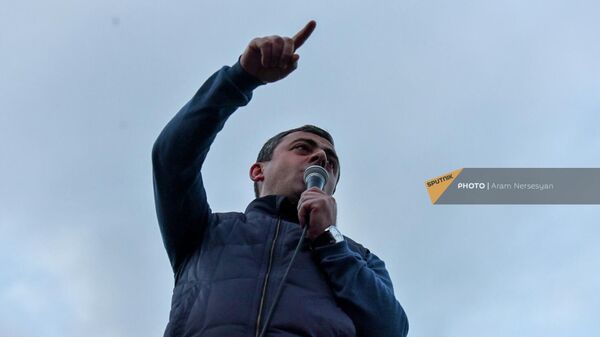 Ишхан Сагателян выступает на митинге оппозиции на пятый день акции неповиновения (5 мая 2022). Еревaн - Sputnik Армения