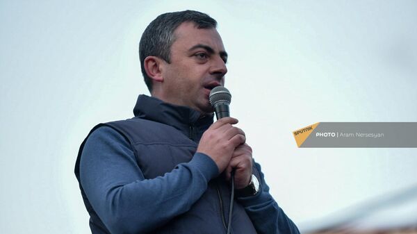 Իշխան Սաղաթելյանն անհնազանդության ակցիայի հինգերորդ օրը ելույթ է ունենում ընդդիմության հանրահավաքում (5 մայիսի, 2022), Երևան։  - Sputnik Արմենիա