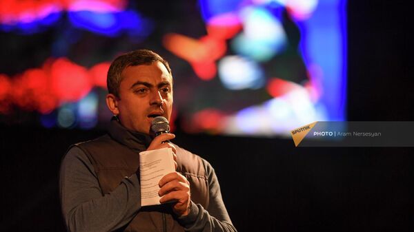 Իշխան Սաղաթելյանն անհնազանդության ակցիայի հինգերորդ օրը ելույթ է ունենում ընդդիմության հանրահավաքում (5 մայիսի, 2022), Երևան։  - Sputnik Արմենիա