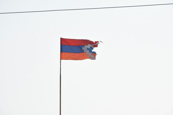 Флаг Арцаха ви время 44-дневной войны - Sputnik Армения