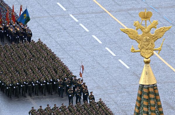 Роты военнослужащих перед началом прохода по Красной площади - Sputnik Армения