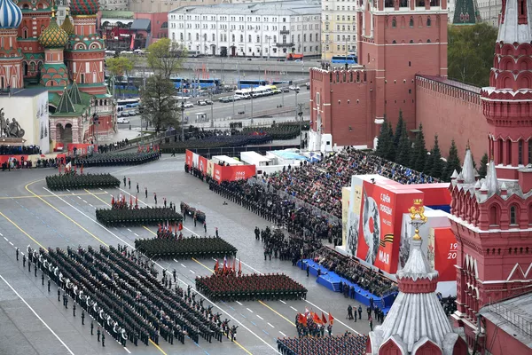 Парадные расчеты войск ждут начала парада - Sputnik Армения