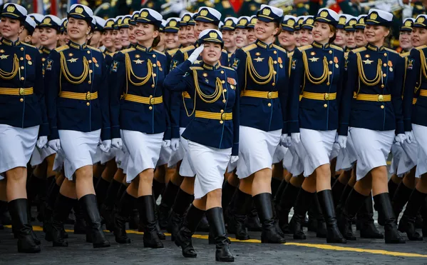 Парадный расчет женщин-военнослужащих  - Sputnik Армения