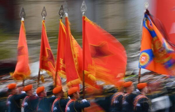 Рота МЧС РФ на военном параде  - Sputnik Армения
