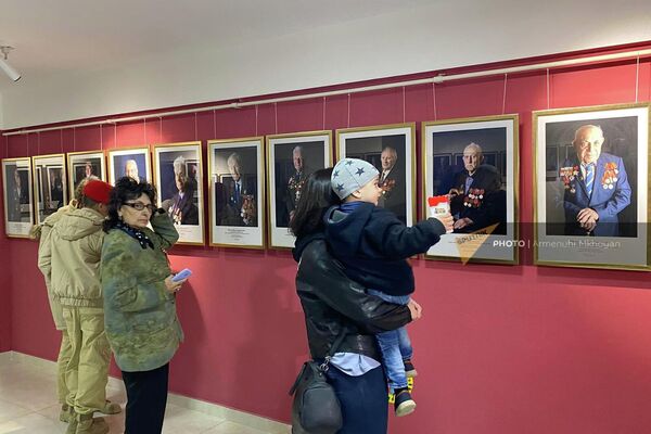 В Гюмри открылась фотовыставка Татев Мнацаканян Лица Великой Победы  - Sputnik Армения