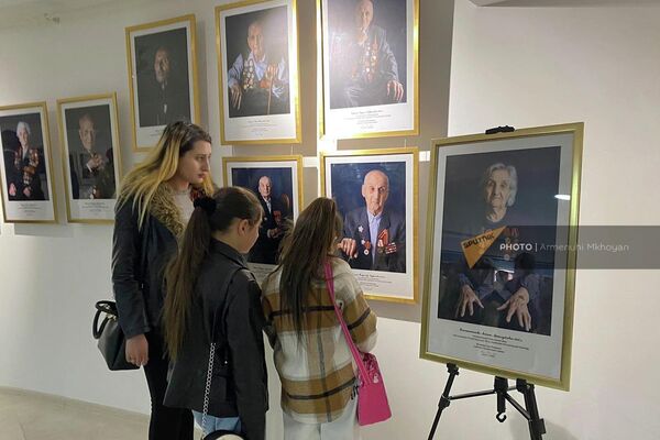 В Гюмри открылась фотовыставка Татев Мнацаканян Лица Великой Победы  - Sputnik Армения