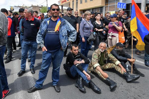 Оппозиция проводит шествие в административном районе Малатия-Себастия (10 мая 2022). Еревaн - Sputnik Армения