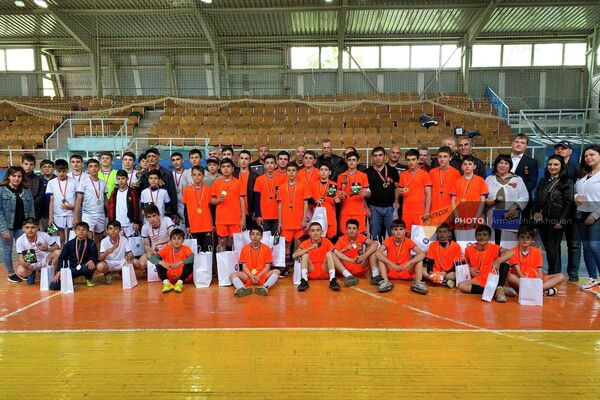 Футбольное состязание среди школьников на приз Романа Березовского в Гюмри - Sputnik Армения