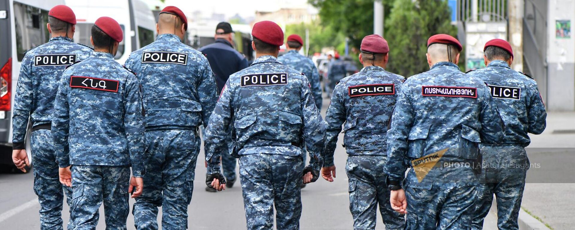 Сопровождающая шествие оппозиции полиция на проспекте Аршакуняц (10 мая 2022). Еревaн - Sputnik Армения, 1920, 11.05.2022