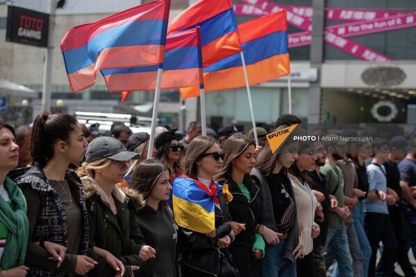 «Դիմադրության» շարժման մասնակիցները Նոր-Նորք վարչական շրջանում (2022թ. մայիսի 10), Երևան - Sputnik Արմենիա