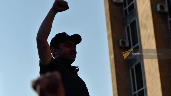 Իշխան Սաղաթելյանը բողոքի ակցիայի ժամանակ - Sputnik Արմենիա