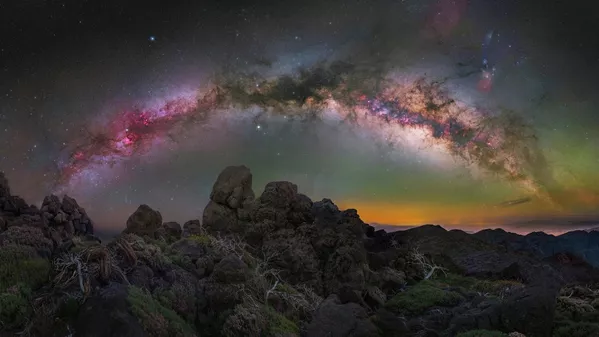 Снимок Milky Way arch in the morning hours of spring фотографа Egor Goryachev, вошедший в список 25 лучших фотографий конкурса 2022 Milky Way Photographer of the Year. - Sputnik Армения