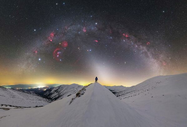 Снимок Winter sky over the mountains словацкого фотографа Tomáš Slovinský , вошедший в список 25 лучших фотографий конкурса 2022 Milky Way Photographer of the Year. - Sputnik Армения