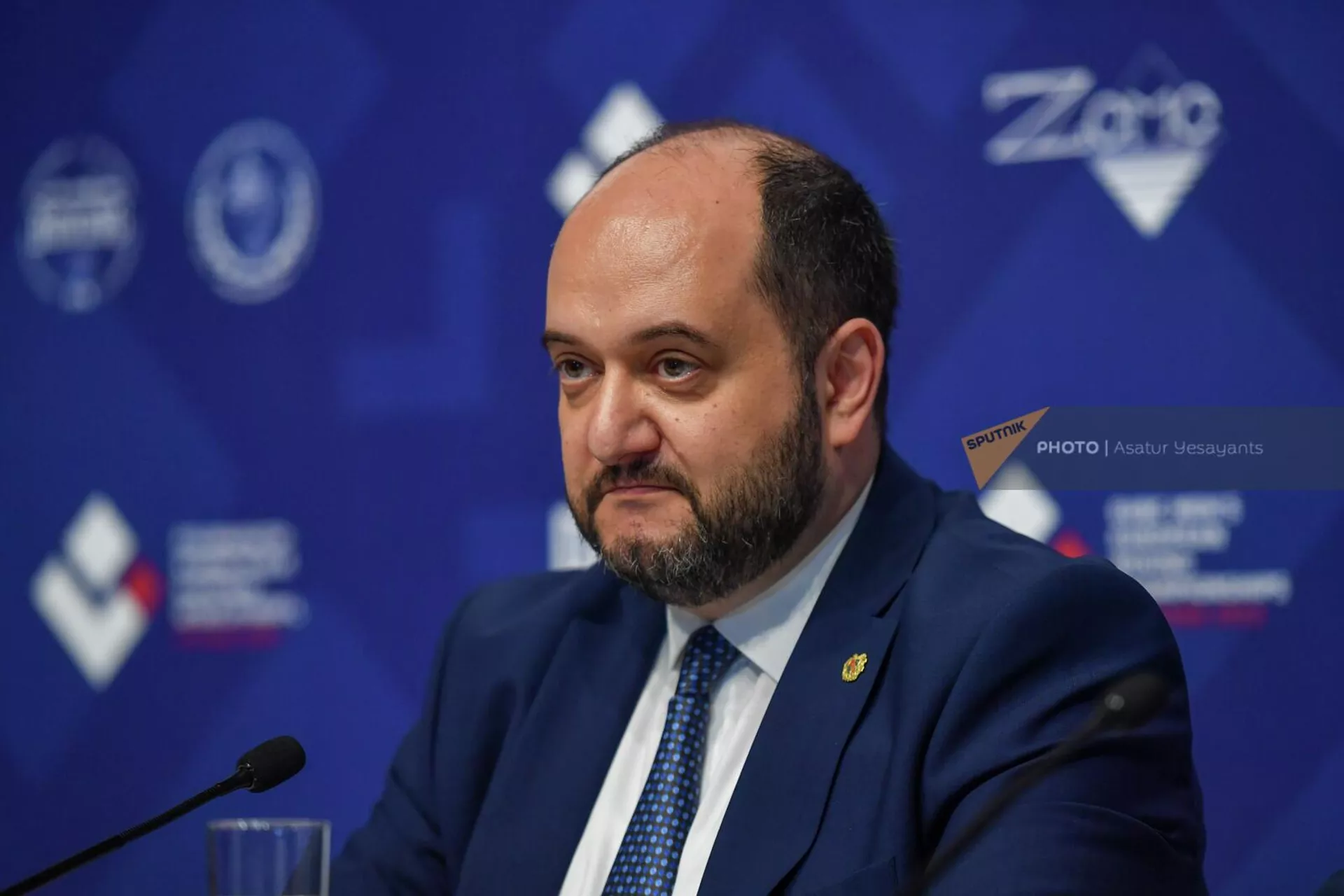 Руководитель Аппарата премьер-министра Араик Арутюнян на пресс-конференции в преддверии Чемпионата Европы по боксу среди мужчин (19 мая 2022). Еревaн Руководитель Аппарата премьер-министра Араик Арутюнян на пресс-конференции в преддверии Чемпионата Европы по боксу среди мужчин (19 мая 2022). Еревaн - Sputnik Армения, 1920, 19.05.2022