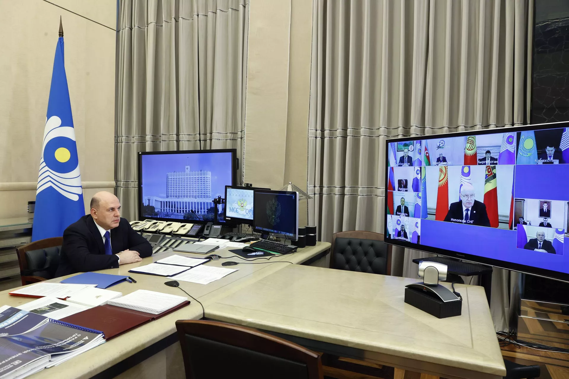 Председатель правительства РФ Михаил Мишустин принимает участие в режиме видеоконференции в заседании Совета глав правительств СНГ (20 мая 2022). Москва Председатель правительства РФ Михаил Мишустин принимает участие в режиме видеоконференции в заседании Совета глав правительств СНГ (20 мая 2022). Москва - Sputnik Армения, 1920, 20.05.2022
