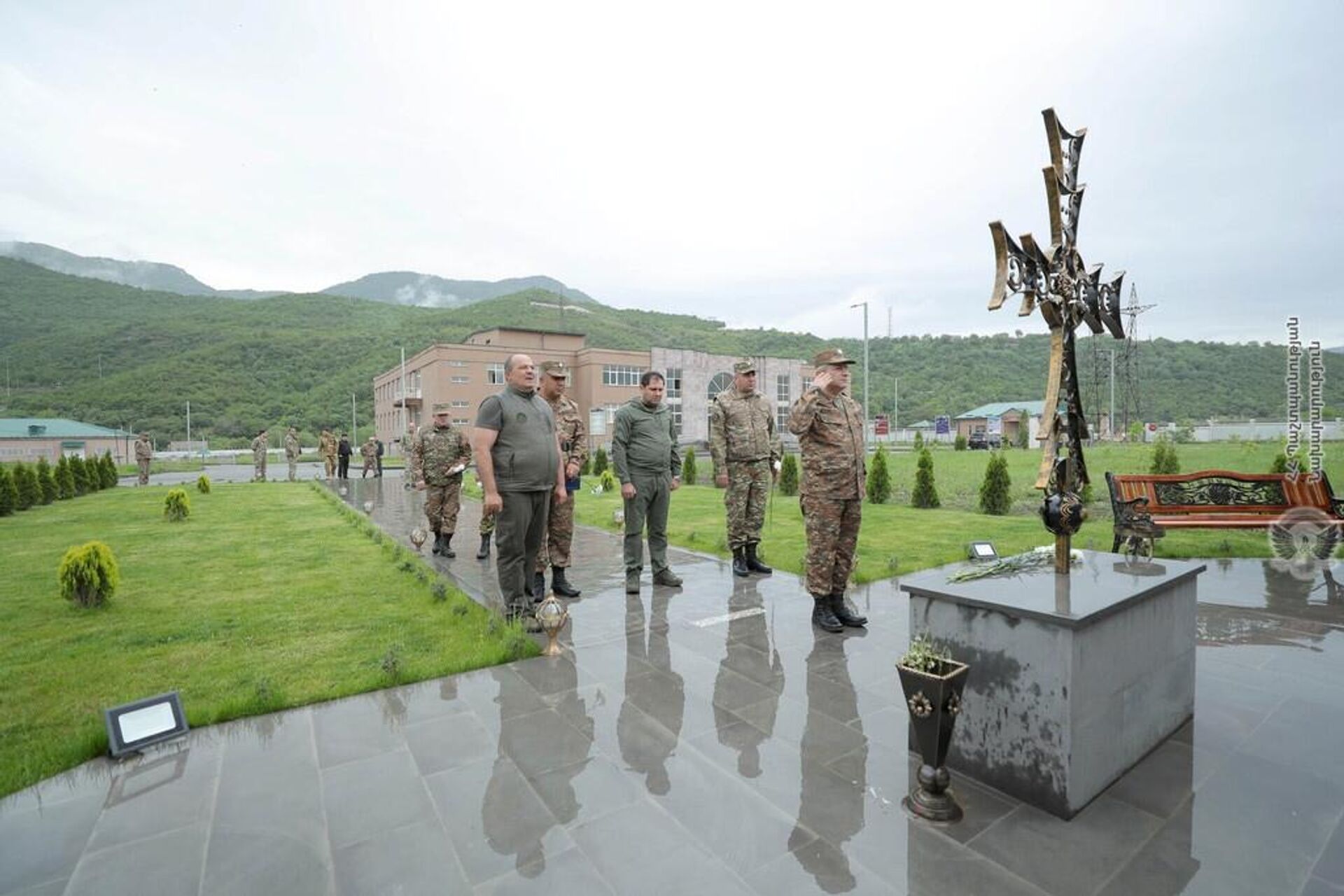 В рамках рабочего визита в 3-е армейское войсковое объединение министр обороны РА Сурен Папикян посетил ряд воинских частей и боевых позиций (20 мая 2022). - Sputnik Армения, 1920, 20.05.2022