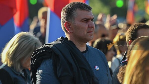 Григорий Хачатуров на митинге оппозиции на площади Франции (21 мая 2022). Еревaн - Sputnik Армения