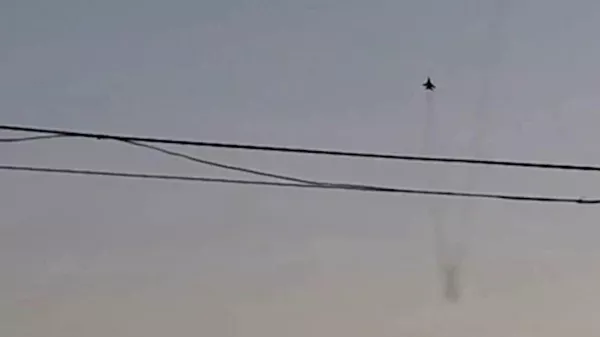 Тренировка истребителей попала в объективы журналистов во время вечернего шествия оппозиции в Ереване - Sputnik Армения