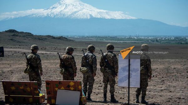 Подразделения ракетно-артиллерийских войск армянской армии проводят учения на одном из полигонов республики - Sputnik Армения