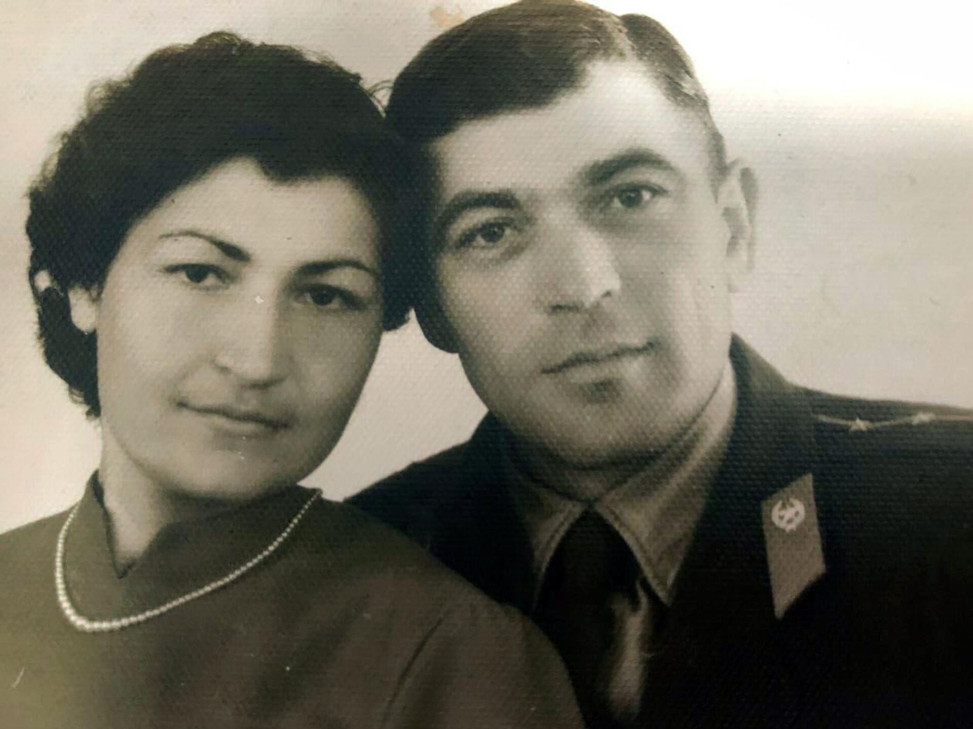 Участник Великой Отечественной войны, капитан Михаил Пажитнев с женой - Sputnik Արմենիա, 1920, 28.05.2022