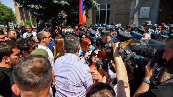 Полиция и участники акции протеста оппозиции (30 мая 2022). Еревaн - Sputnik Армения