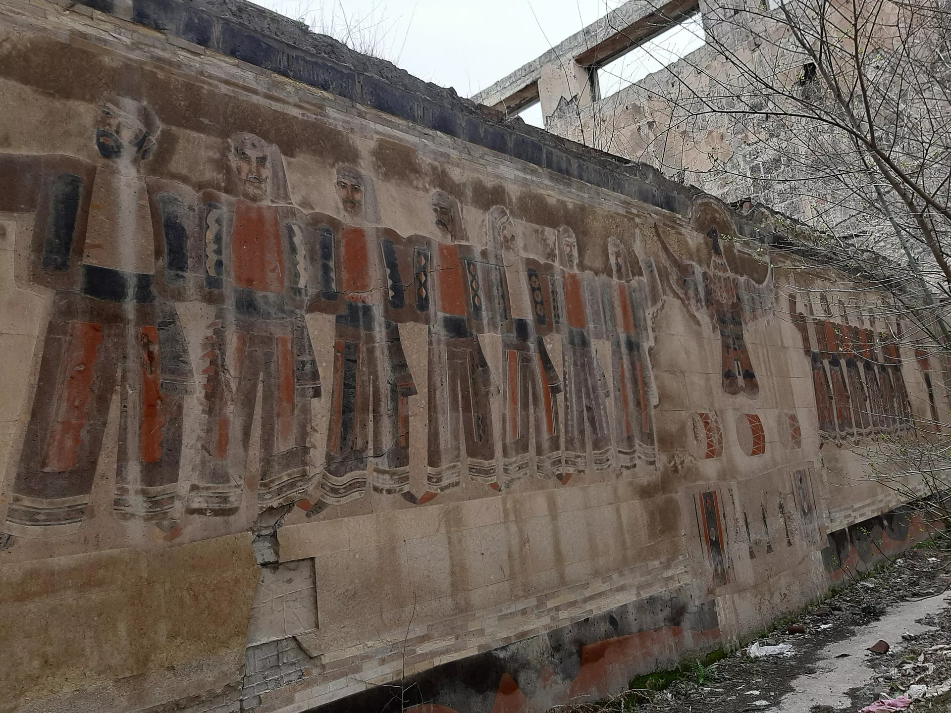 Мозаика Фердинанда Манукяна Танец сасунцев в Севьянском дворце культуры гюмрийских железнодорожников - Sputnik Армения, 1920, 30.05.2022