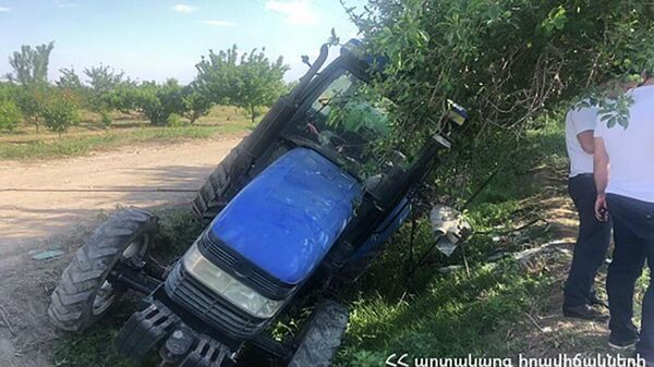 Այգավան գյուղում տրակտորը շրջվել է. վարորդը տեղում մահացել է - Sputnik Արմենիա