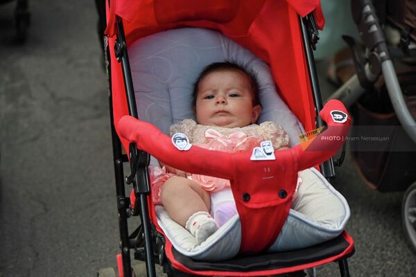 Малыш в коляске  - Sputnik Армения