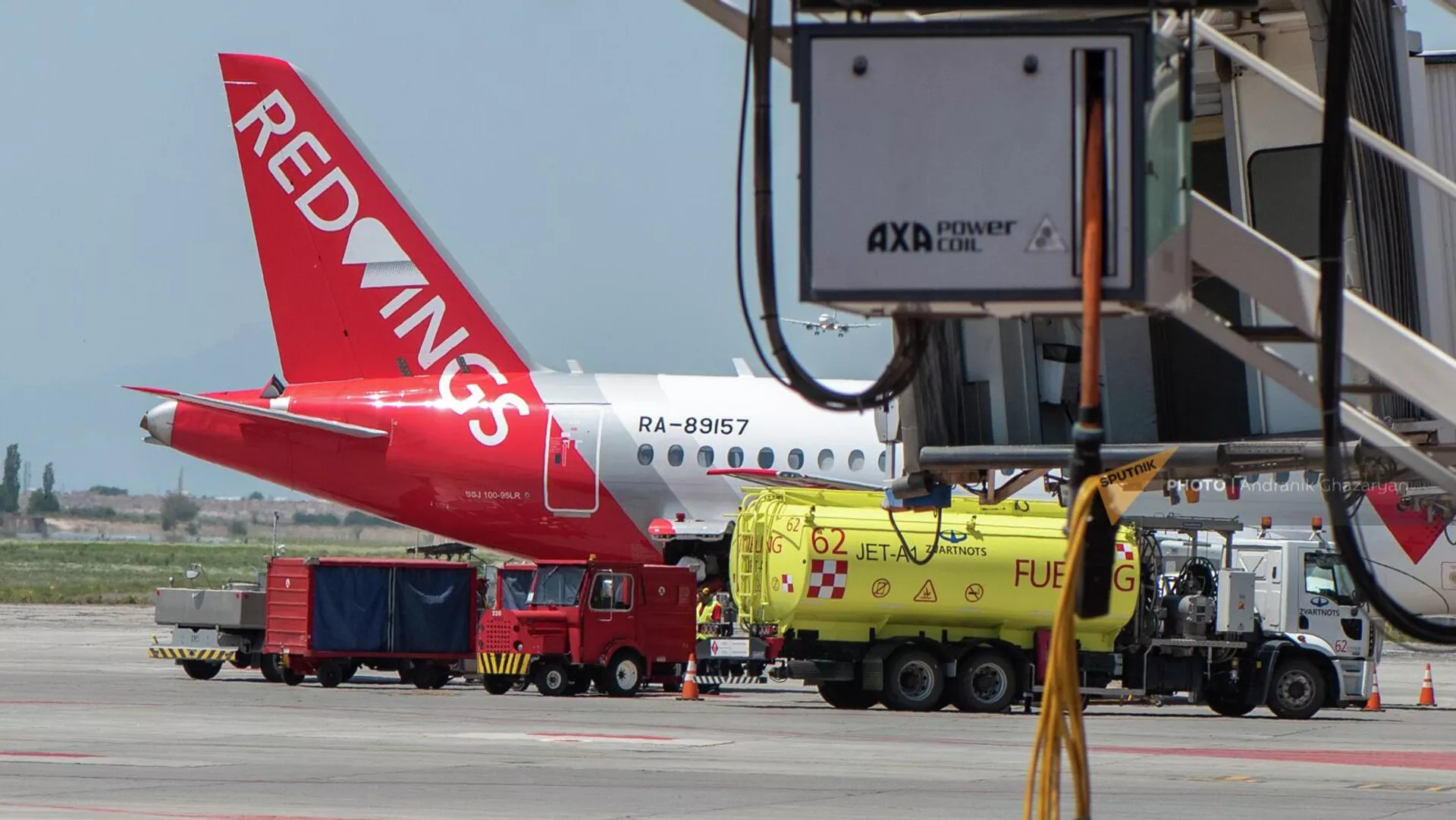 Самолет авиакомпании Red Wings в аэропорту Звартноц