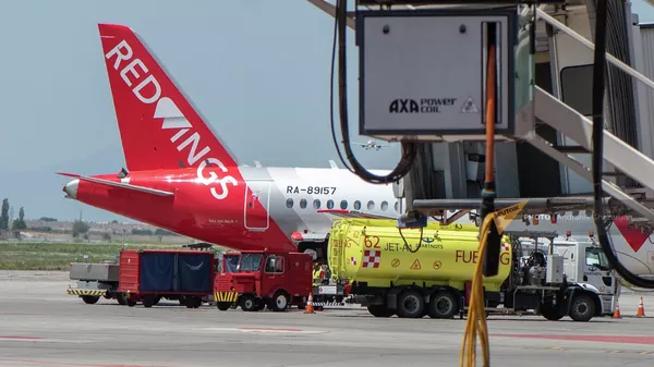 Самолет авиакомпании Red Wings в аэропорту Звартноц - Sputnik Армения