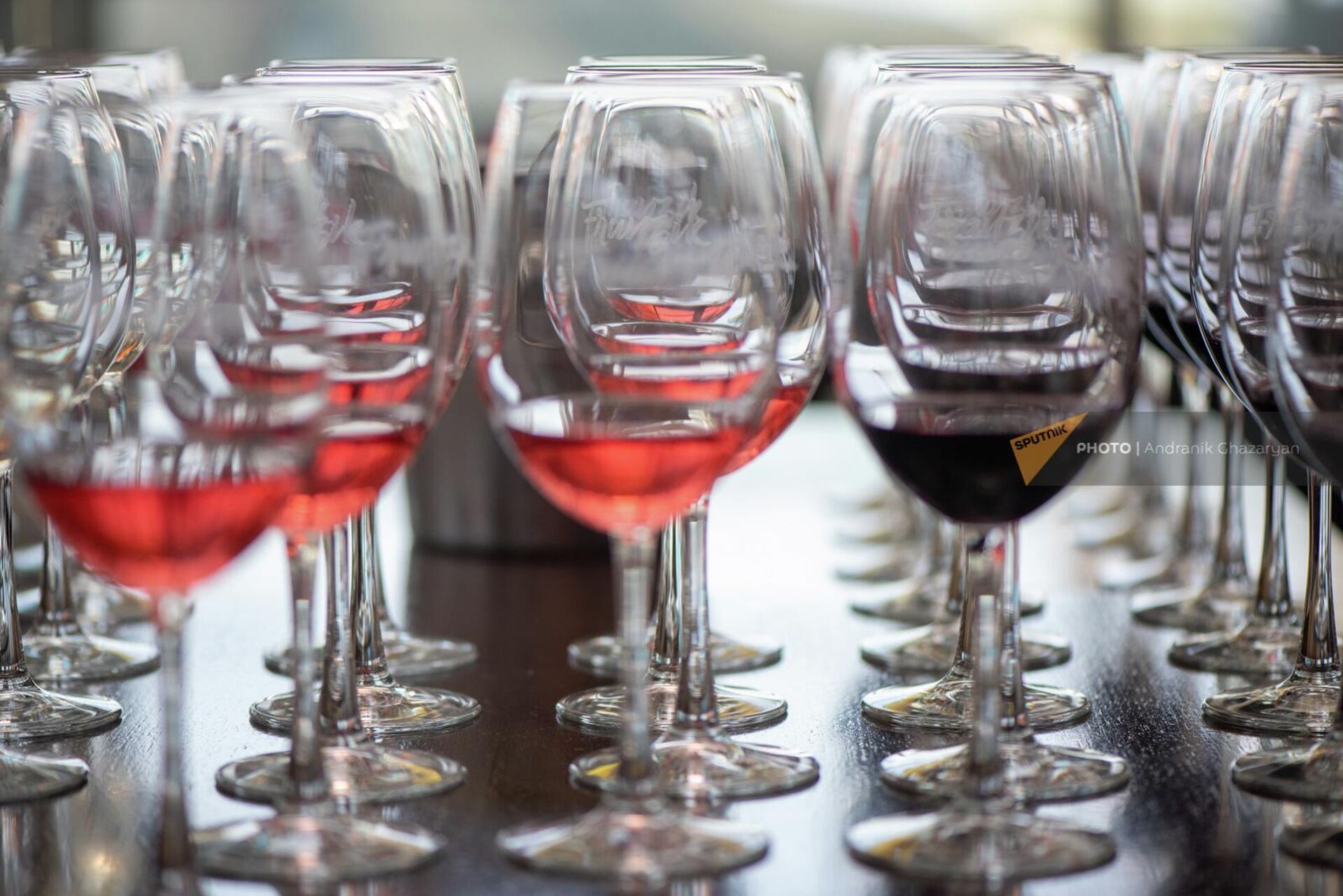 Бокалы с армянским вином - Sputnik Армения, 1920, 04.02.2026