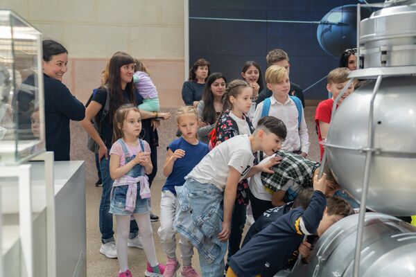 Дети из Мариуполя участвуют в культурной программе на ВДНХ в рамках проекта Дети многонационального народа России и Донбасса - детям Сирии - Sputnik Армения