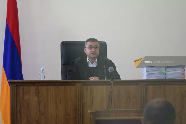 Судья Манвел Шахвердян на судебном заседании по делу экс-министра обороны Давида Тонояна (6 июня 2022). Еревaн - Sputnik Армения