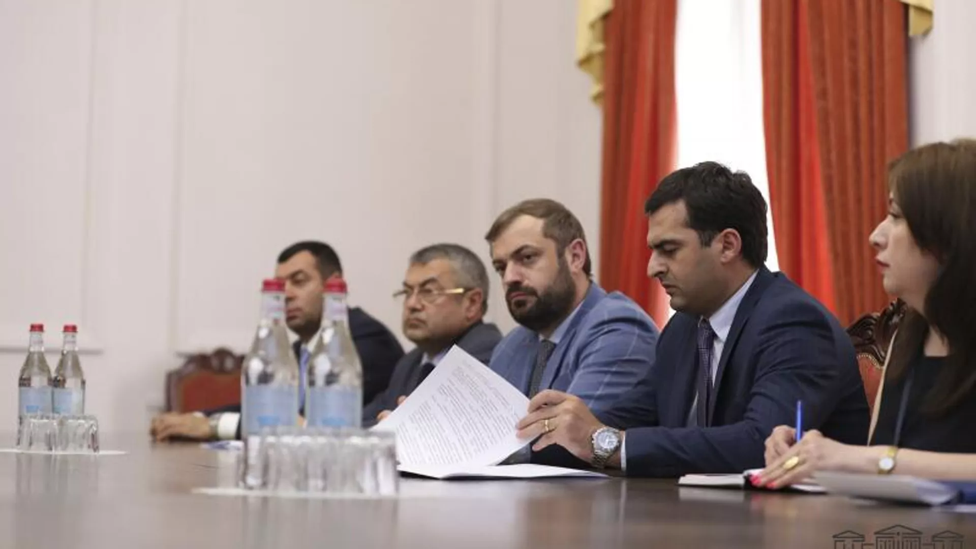 Заместитель председателя НС Армении Акоп Аршакян и руководитель группы дружбы Армения-Иран Геворг Папоян встретились с делегацией во главе с первым вице-председателем Постоянной комиссии по национальной безопасности и внешней политике Меджлиса Ирана Аббасом Моктадой Хорасхани (7 июня 2022). Еревaн Заместитель председателя НС Армении Акоп Аршакян и руководитель группы дружбы Армения-Иран Геворг Папоян встретились с делегацией во главе с первым вице-председателем Постоянной комиссии по национальной безопасности и внешней политике Меджлиса Ирана Аббасом Моктадой Хорасхани (7 июня 2022). Еревaн - Sputnik Армения, 1920, 07.06.2022