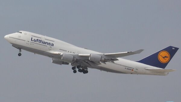 Боинг-747 авиакомпании Lufthansa в Международном аэропорту Лос-Анджелеса - Sputnik Армения