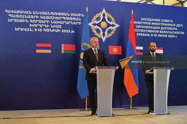 Пресс-конференция по итогам заседания Совета министров иностранных дел стран ОДКБ - Sputnik Армения