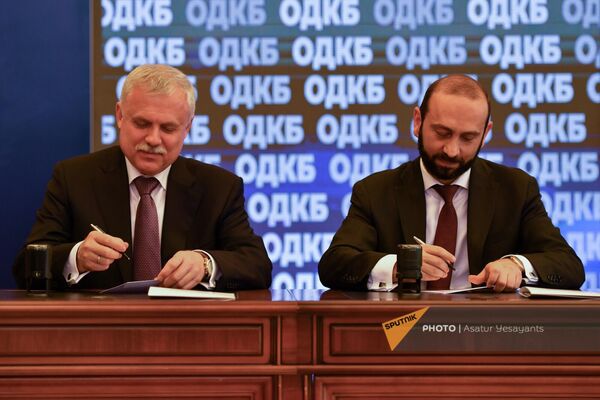 ՀՀ ԱԳ նախարարը և ՀԱՊԿ ղեկավարը երկկողմ փաստաթղթեր են ստորագրում - Sputnik Արմենիա