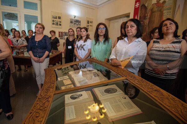 «Ալեքսանդր Գրիբոյեդով. ճանապարհ դեպի Կովկաս» ցուցահանդեսի այցելուները Հայաստանի Ազգային գրադարանում - Sputnik Արմենիա