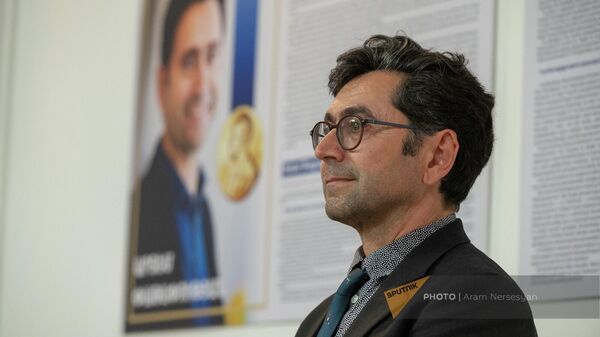 Лауреат Нобелевской премии по физиологии и медицине Артем (Ардем) Патапутян (14 июня 2022). Еревaн - Sputnik Армения