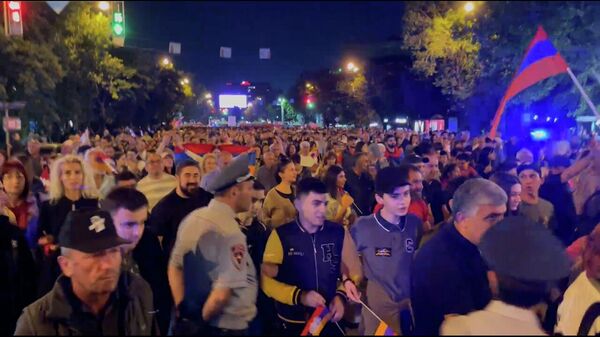 В центре Еревана началось шествие оппозиции - Sputnik Армения