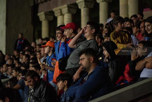 Болельщики сборной Армении во время матча 4-го тура Лиги наций Армения – Шотландия - Sputnik Армения