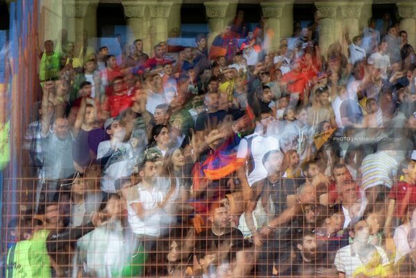 Армянские болельщики во время матча 4-го тура Лиги наций Армения – Шотландия  - Sputnik Армения