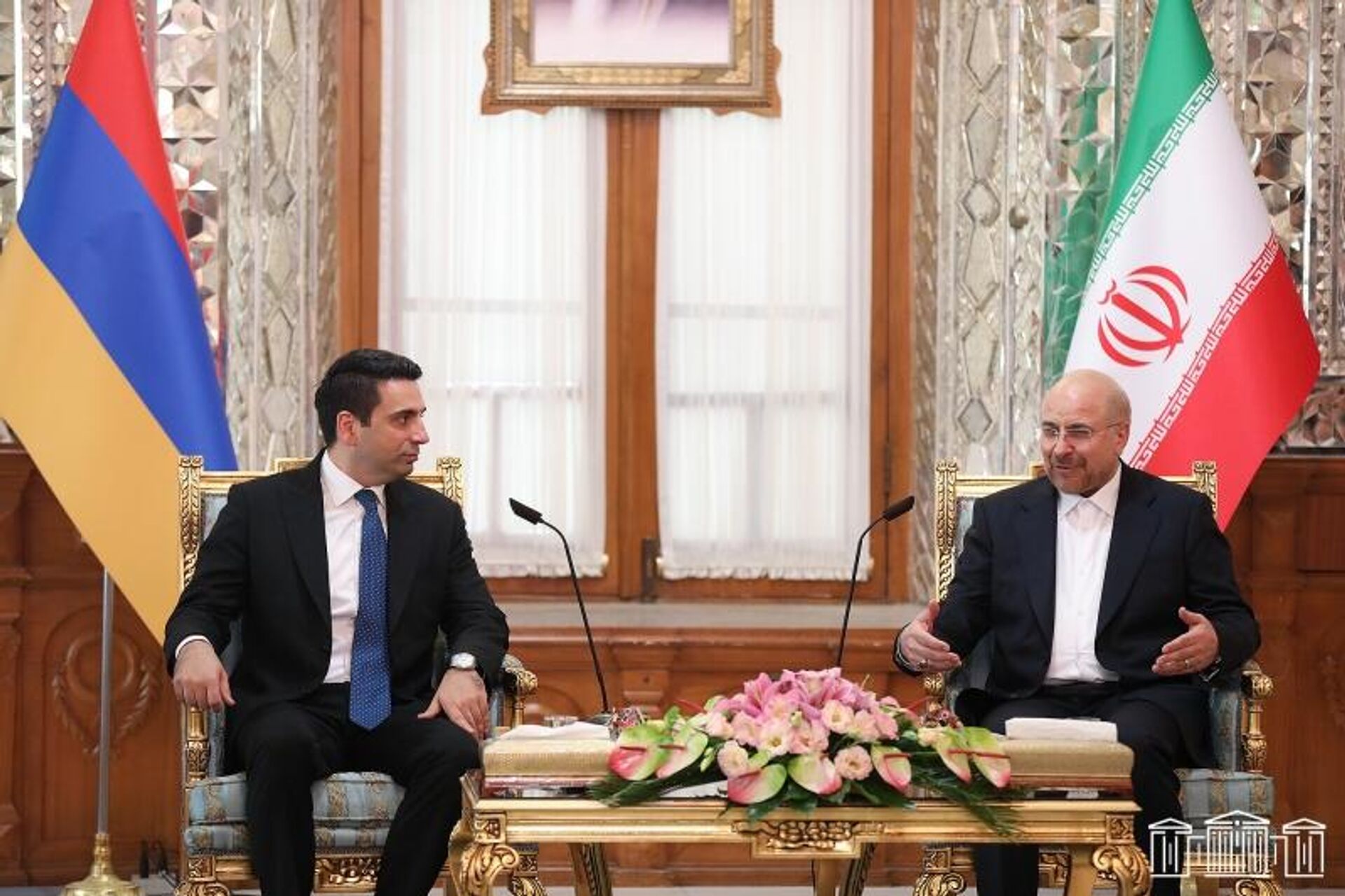 Председатель НС Ален Симонян на встрече с председателем Меджлиса Ирана Мохаммадом Багером Галибафом в рамках своего официального визита в ИРИ (15 июня 2022). Тегеран - Sputnik Արմենիա, 1920, 15.06.2022