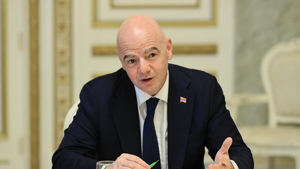 Президент ФИФА Джанни Инфантино на встрече с премьер-министром Армении (15 июня 2022). Еревaн - Sputnik Армения