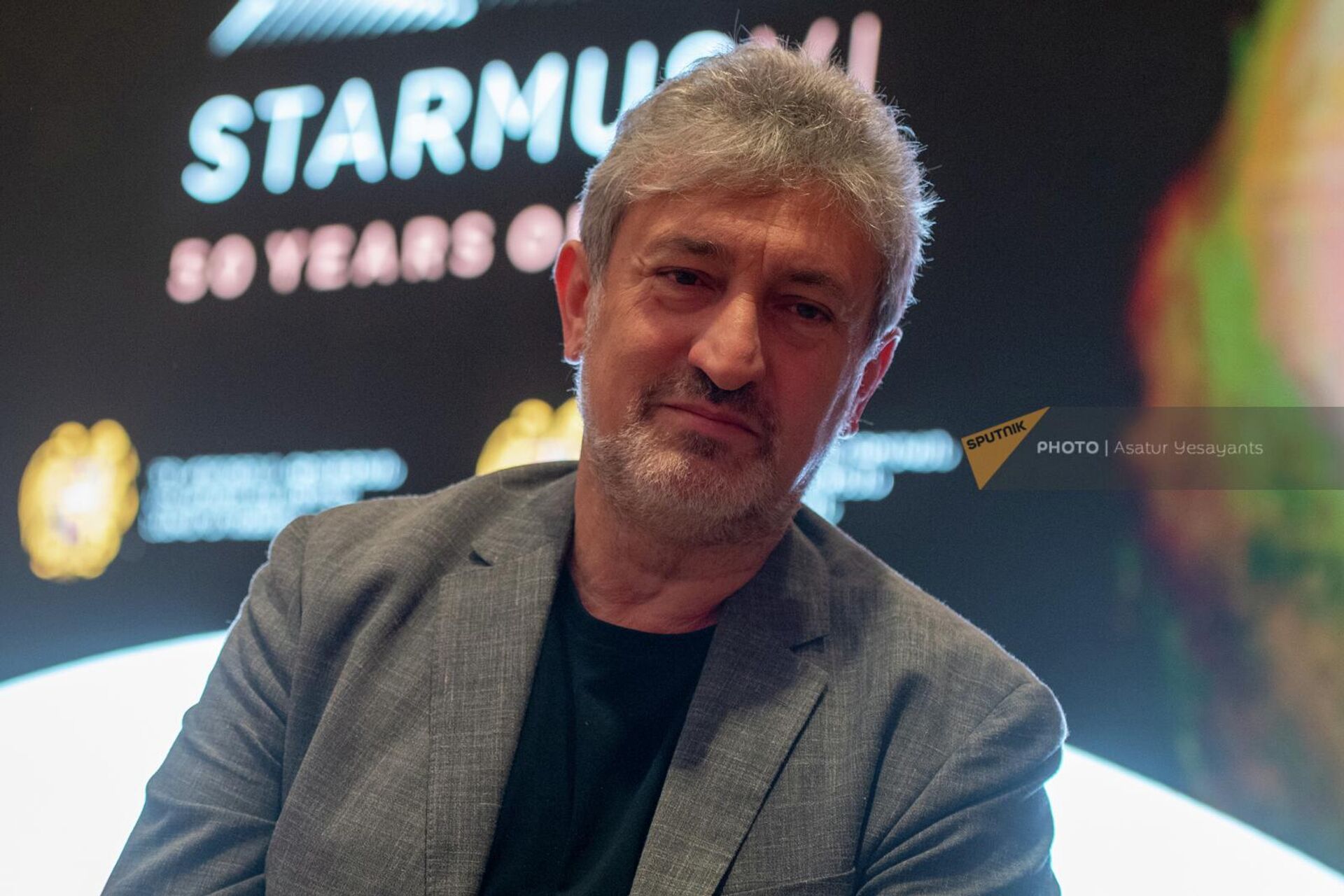 Cоучредитель фестиваля науки и искусства STARMUS VI Гарик Исраелян на пресс-конференции в Большом зале нового корпуса Матенадарана (16 июня 2022). Еревaн - Sputnik Армения, 1920, 16.06.2022